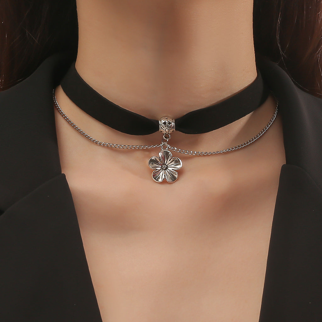 Bloom Chain Velvet Choker