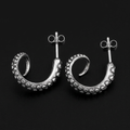 Kraken Tentacle Earrings na crnoj mat pozadini
