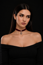 Model, pogled u stranu