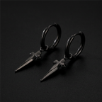 Nightblade Cross Hoop Earrings, crni par na crnoj pozadini