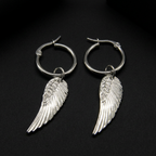 Seraph Wing Hoop Earrings na crnoj mat pozadini