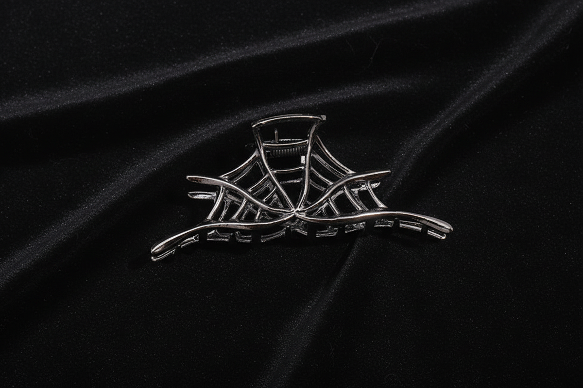 Spider Web Claw Clip – Gun Black – Black Velvet
