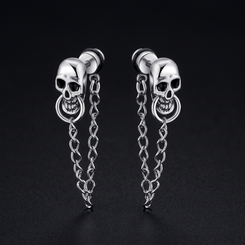 Wraith Skull Chain Stud Earrings na crnoj mat pozadini